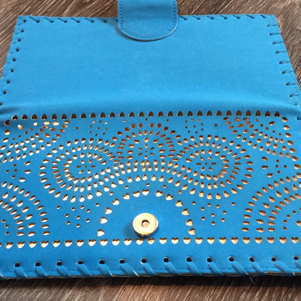 blue clutch - Picture 3 of 4